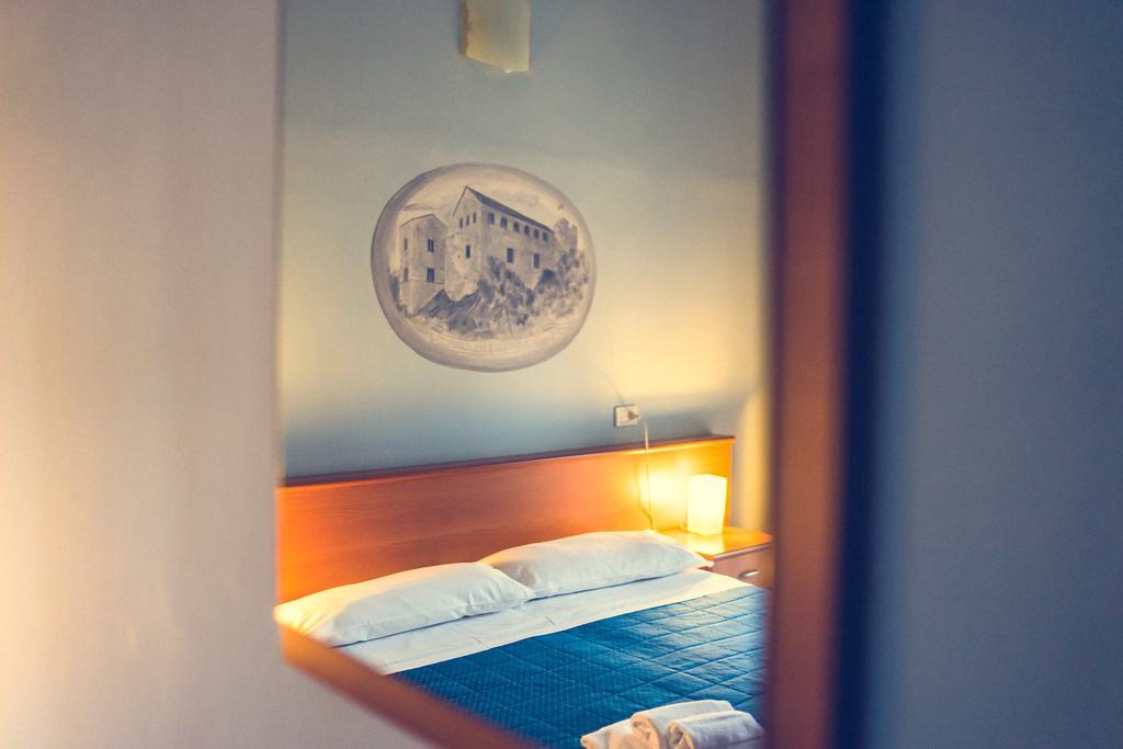 Hotel La Gaietta Millesimo Екстер'єр фото