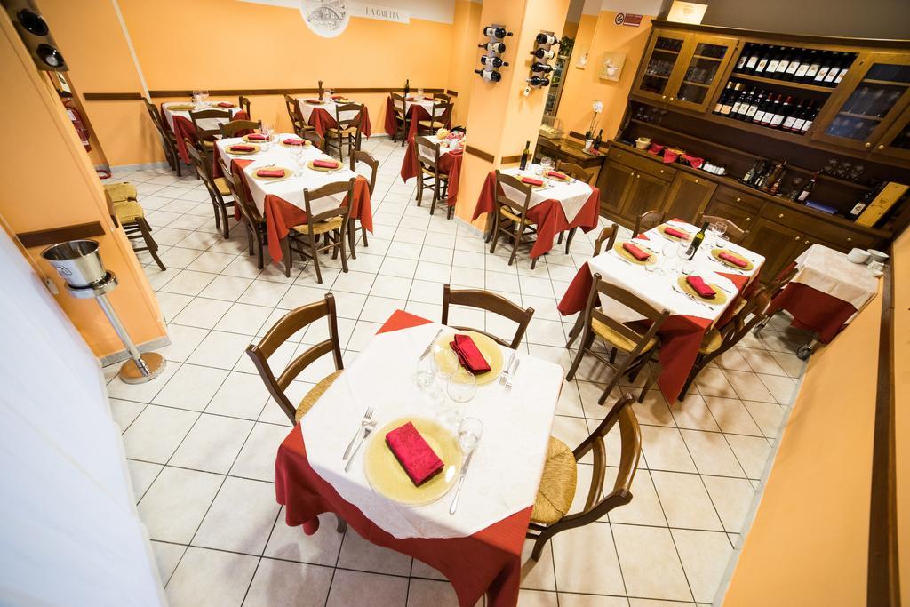 Hotel La Gaietta Millesimo Екстер'єр фото
