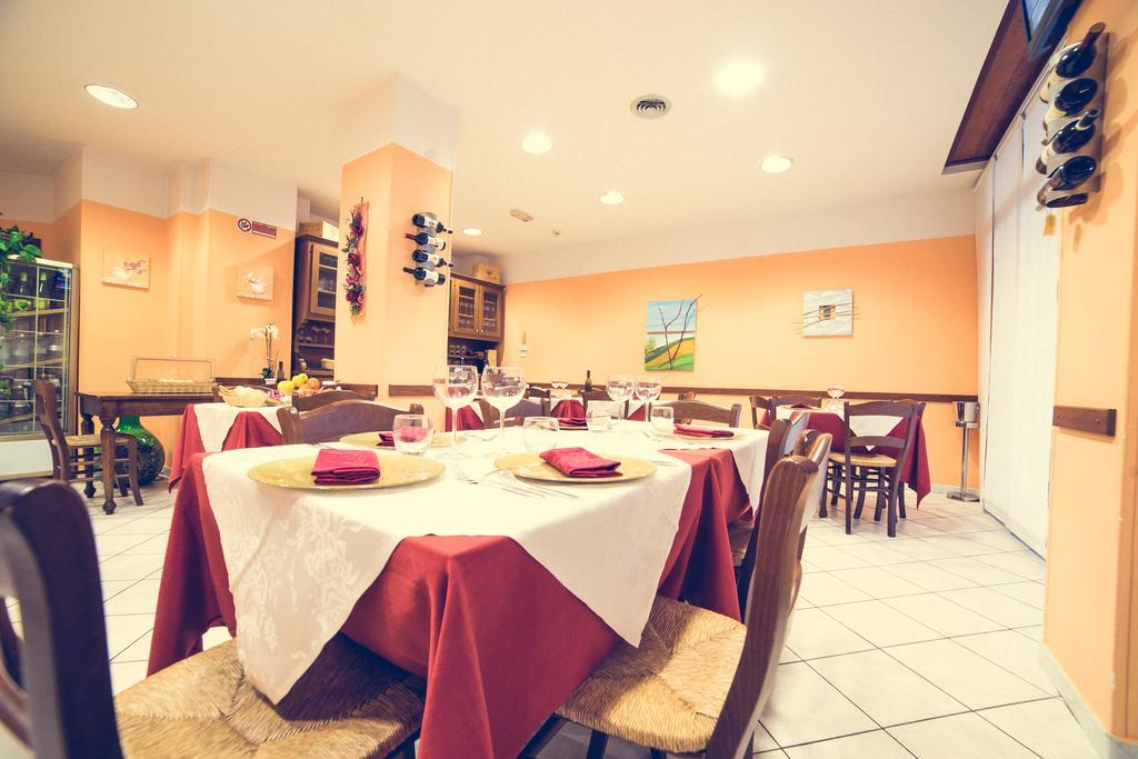 Hotel La Gaietta Millesimo Екстер'єр фото
